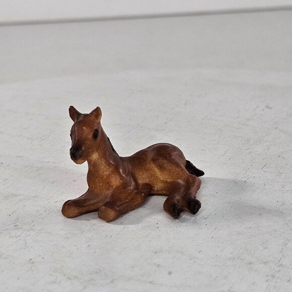 Breyer Stablemate Horse Thoroughbred Lying Foal Chestnut #5702 Vintage - Picture 2 of 8